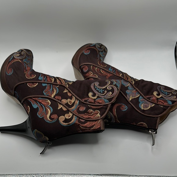 Rockwell Tharpe Sz 8 Passion Ranch Elegant Brown Heeled Boots Ornate‎ Embroidery - Picture 10 of 11